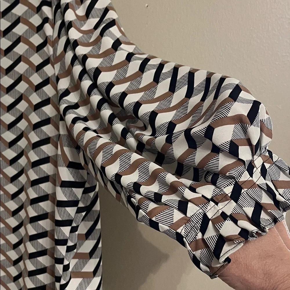 Geometric Patterned Blouse - Picture 7 of 7